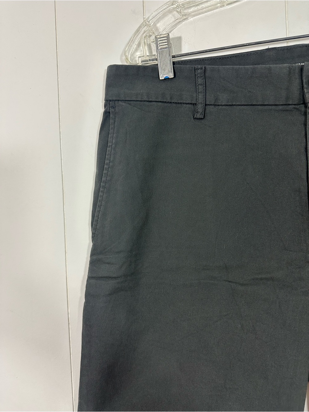 NWT Old Navy Ultimate Tech Slim Built In Flex Size 34 Mens Gray Shorts Bermuda - Picture 2 of 9